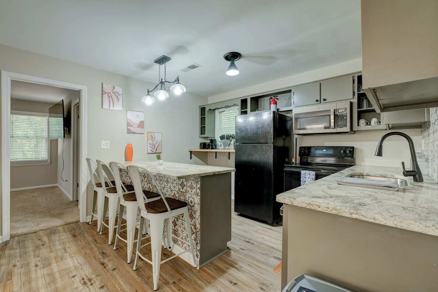 Refrigerador, microondas, horno y parrilla de estufa 