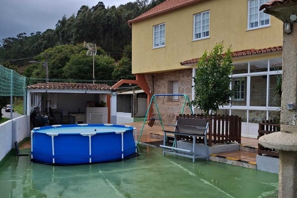 Todo cercado que la hace muy segura para niños y mascotas