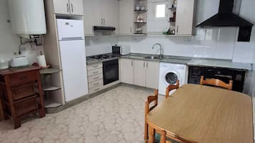 Microwave, oven, stovetop, coffee/tea maker