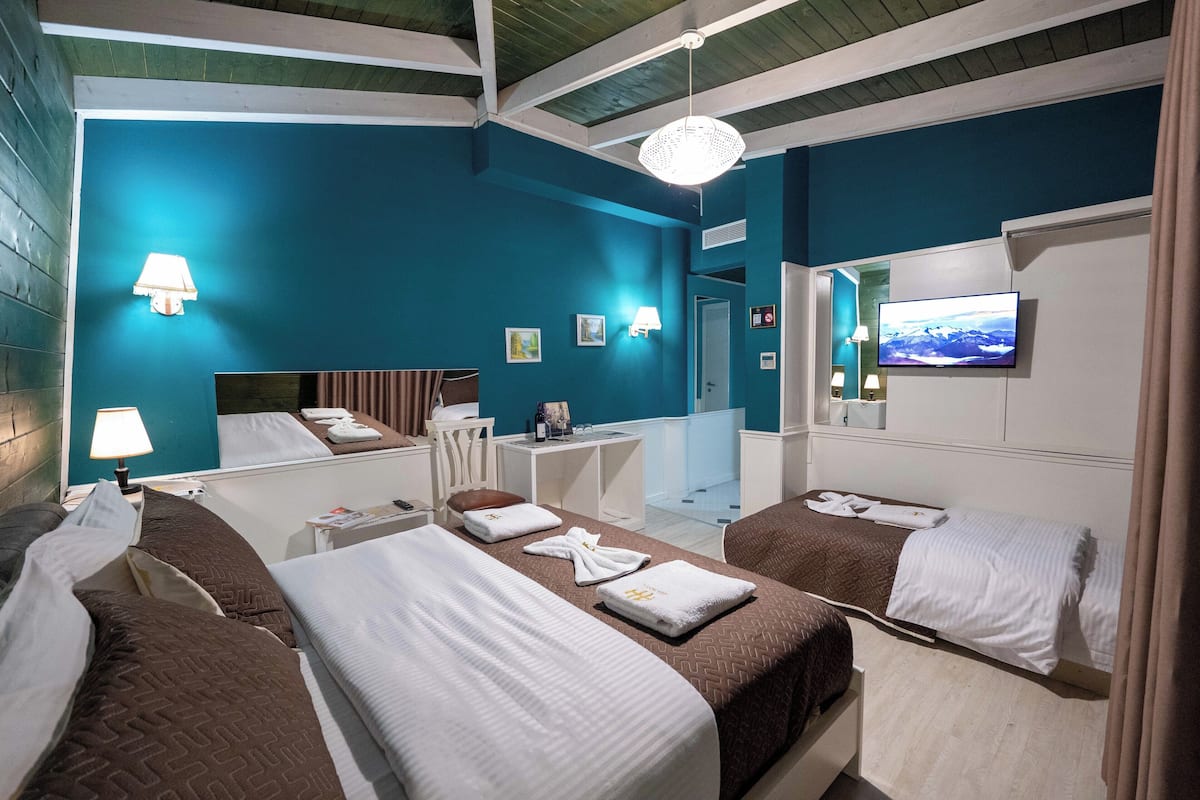 Deluxe Triple Room | Hypo-allergenic bedding, minibar, free WiFi, bed sheets
