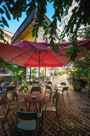 Bar (on property) - Hotel Aria (Tirana)