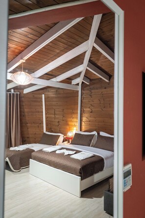 Family Room | Hypo-allergenic bedding, minibar, free WiFi, bed sheets - Hotel Aria (Tirana)