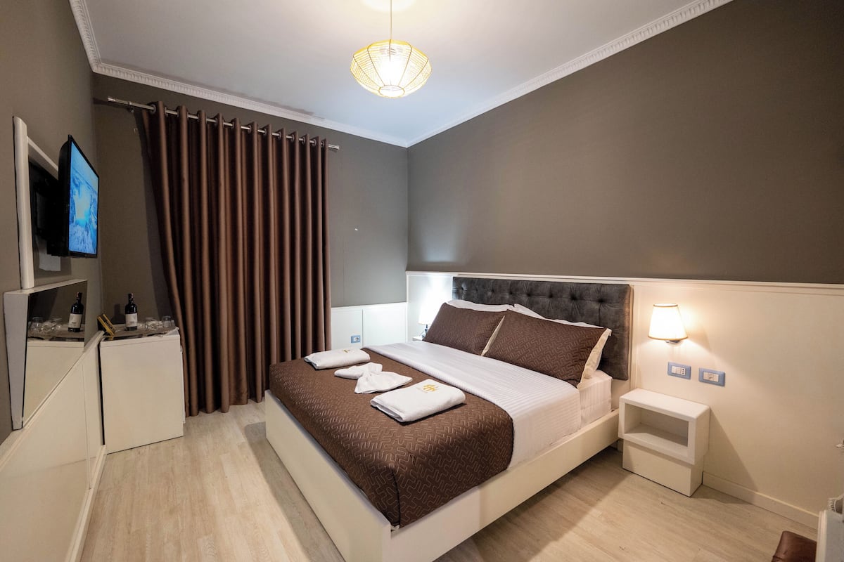 Double Room, City View | Hypo-allergenic bedding, minibar, free WiFi, bed sheets