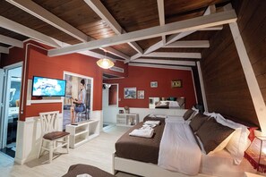 Family Room | Hypo-allergenic bedding, minibar, free WiFi, bed sheets - Hotel Aria (Tirana)