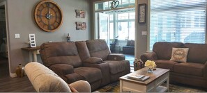 House | 4 bedrooms - Viognier Cottage - Walk to Pools and Beach 9 (Osoyoos)