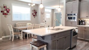 House | 4 bedrooms - Viognier Cottage - Walk to Pools and Beach 9 (Osoyoos)