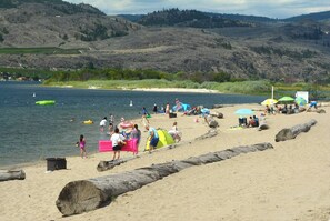 4 bedrooms - Sandy Cove Cottage - Steps From the Beach 70 (Osoyoos)
