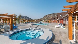 House | 4 bedrooms - Sandy Cove Cottage - Steps From the Beach 70 (Osoyoos)