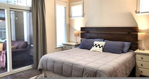 House | 4 bedrooms - Amazing Burgundy Cottage - Short Walk to the Pools (Osoyoos)