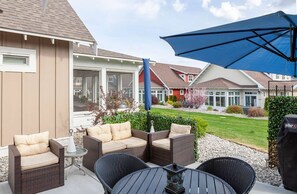 House | 4 bedrooms - Amazing Burgundy Cottage - Short Walk to the Pools (Osoyoos)