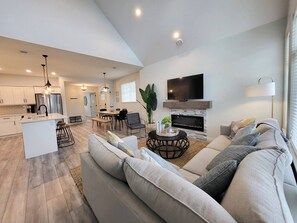 4 bedrooms - White Sand Meadow Cottage by the Beach 53 (Osoyoos)