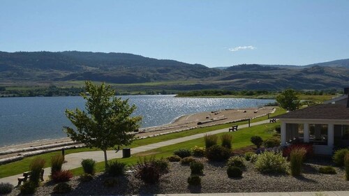 Sunrock Meadow Cottage on Osoyoos Lake 113