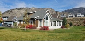 House | 4 bedrooms - Sunrock Meadow Cottage on Osoyoos Lake 113 (Osoyoos)