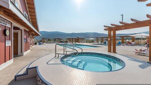 House | 4 bedrooms - Spacious Bordeaux Cottage With Golf Cart 191 (Osoyoos)