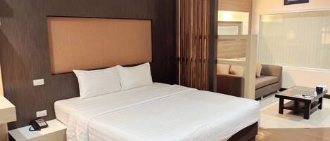 Super Deluxe Room | Cofres nos quartos, escrivaninha, Wi-Fi de cortesia