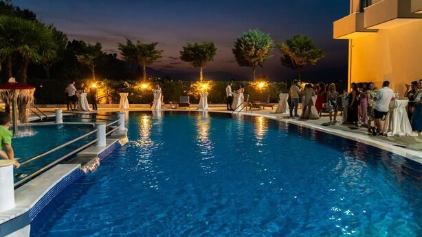 Pool - El Nacional Hotel (Dropull i Poshtëm)