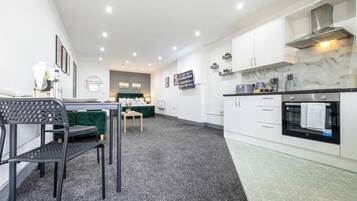 KylskÄp, mikrovÄgsugn, ugn och spishÀll