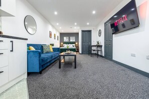 TV - Lucky Find! Apartment Smart Tv Parking Kitchen (West Midlands)