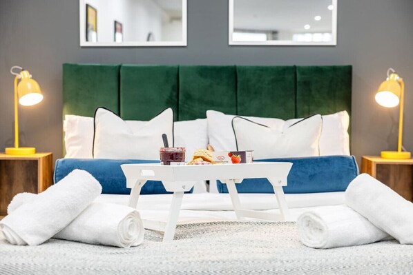 1 bedroom, desk, iron/ironing board, WiFi - Lucky Find! Apartment Smart Tv Parking Kitchen (West Midlands)