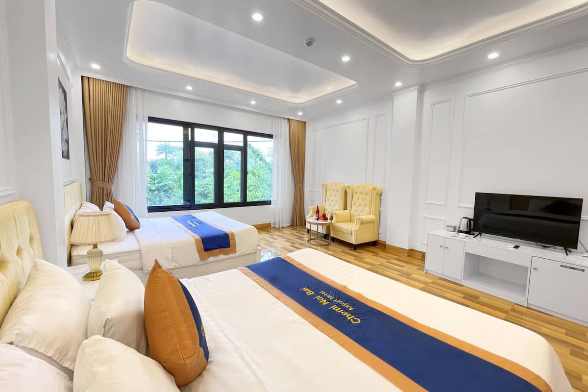 Blackout curtains, soundproofing, free WiFi