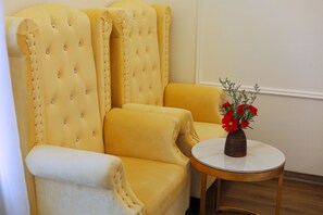 Blackout drapes, soundproofing, free WiFi - Chemi Hanoi Airport Hotel (Hanoi)