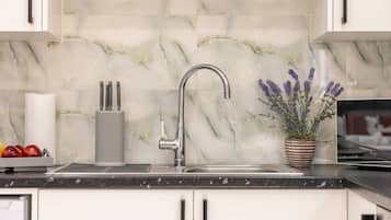 KylskÄp, mikrovÄgsugn, ugn och spishÀll