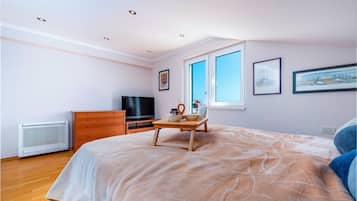 Villa (4 Bedrooms) | 4 bedrooms, iron/ironing board, bed sheets