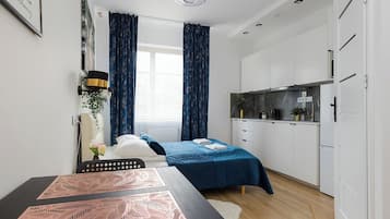 Classic Studio, 1 Double Bed, Private Bathroom | Iron/ironing board, free WiFi, bed sheets