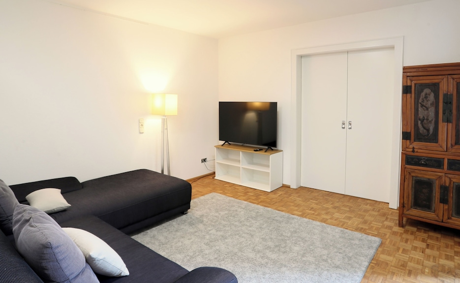Munich Center Just A 10-minute Subway Ride Away: 130 M², 4 Bedrooms, 2 Bathrooms - München