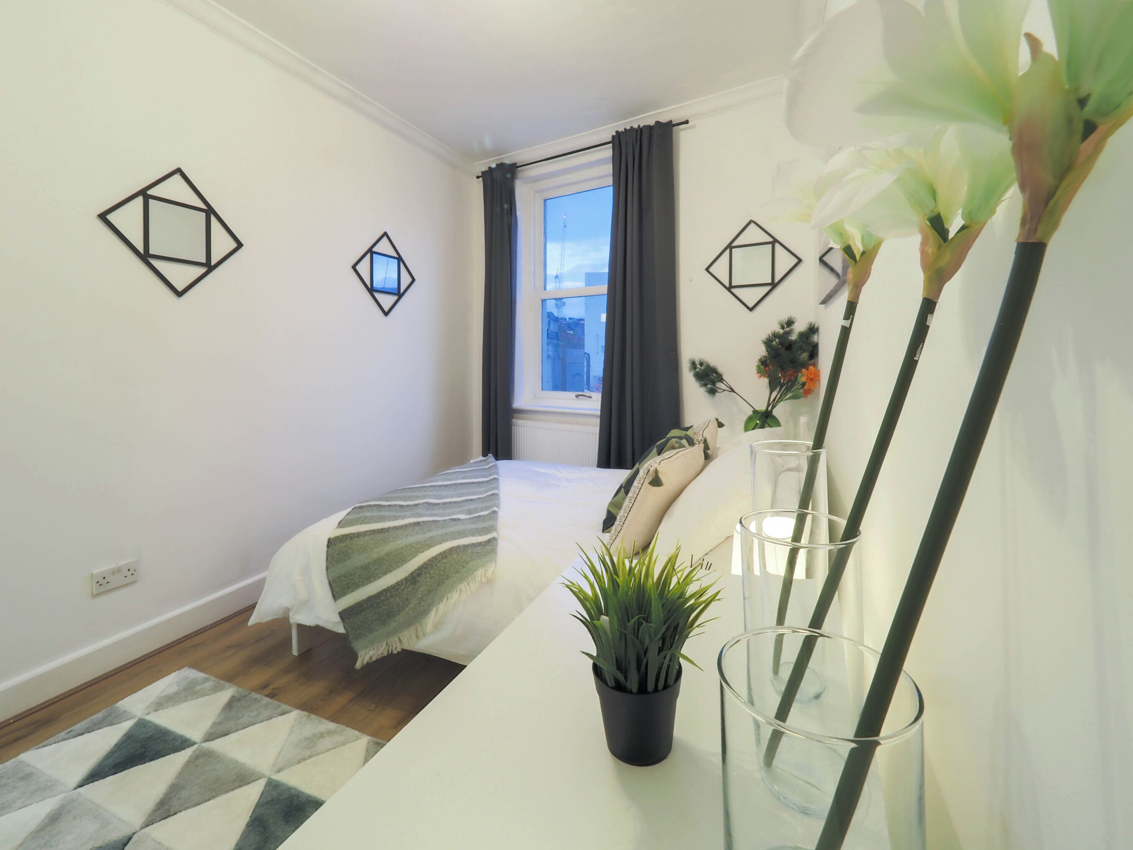 2 habitaciones, tabla de planchar con plancha y wifi gratis 