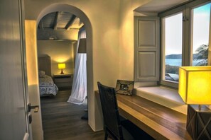 2 bedrooms, bed sheets - Casa di Mare: Luxury and Breathtaking Views in Mykonos (Mykonos)