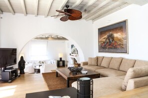 Living area - Casa di Mare: Luxury and Breathtaking Views in Mykonos (Mykonos)