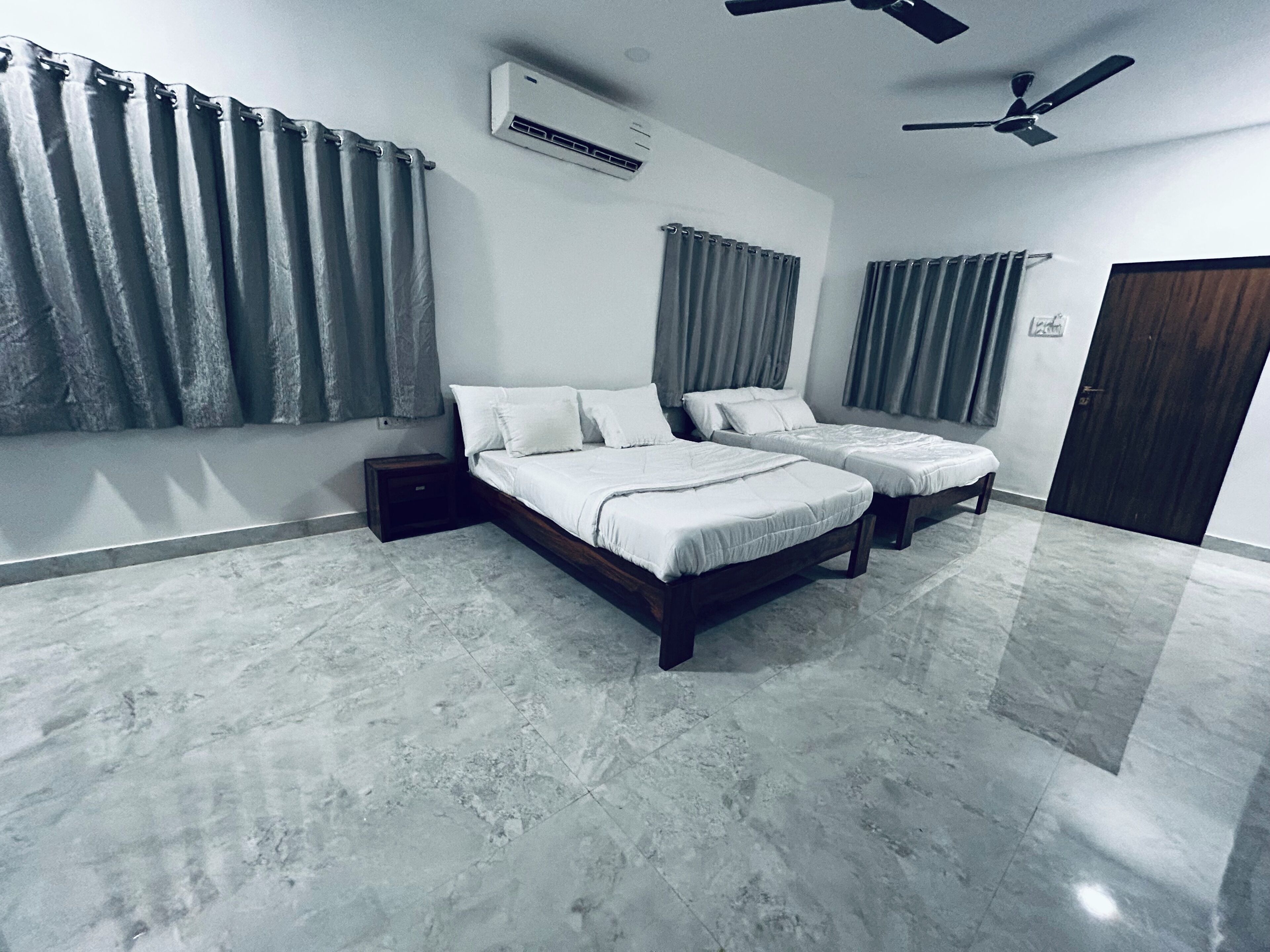 Double Room | Premium bedding, down comforters, individually decorated