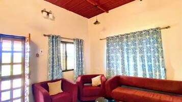 House, Garden View | Premium bedding, down comforters, individually decorated