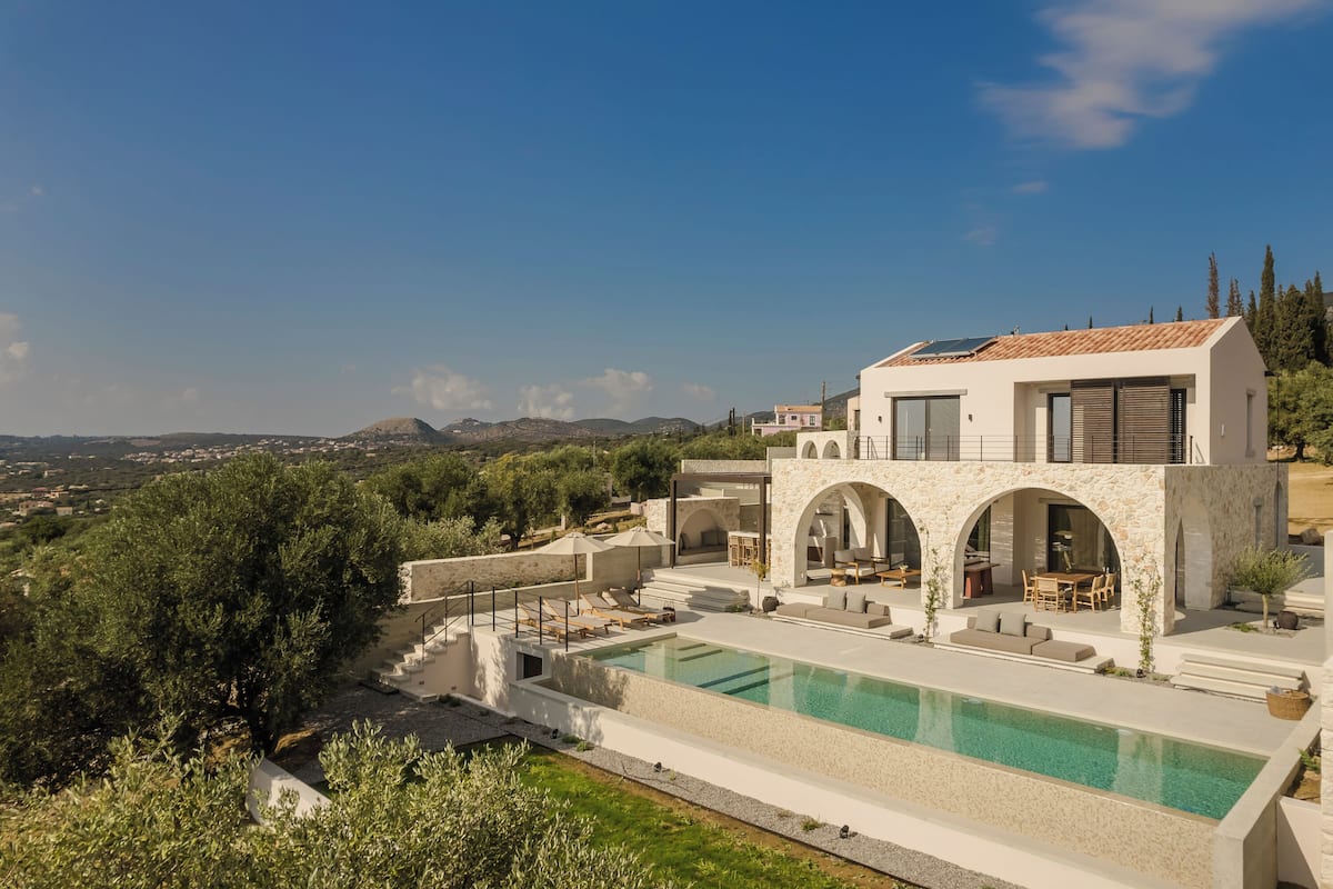 2 bedrooms, premium bedding, in-room safe, individually decorated