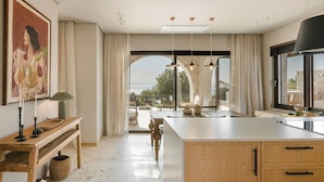 Garden Edge Two-Bedroom Villa with Private Pool and Sea View | 객실 내 식사 공간