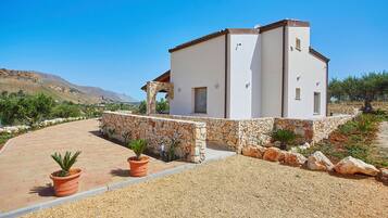 Pintu masuk hartanah