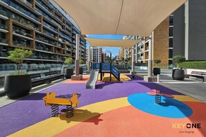 儿童活动区 - 室外