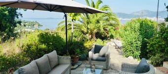 Spacious villa 500m from the sea with views onto the gulf of Ajaccio & mountains
