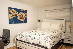 3 soverom, safe på rommet, skrivebord og strykejern/-brett