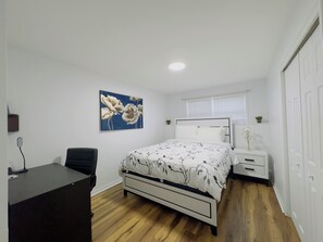 3 habitaciones, caja de seguridad en la habitación y escritorio