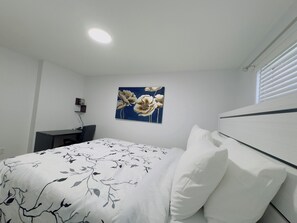 3 bedrooms, in-room safe, desk, iron/ironing board