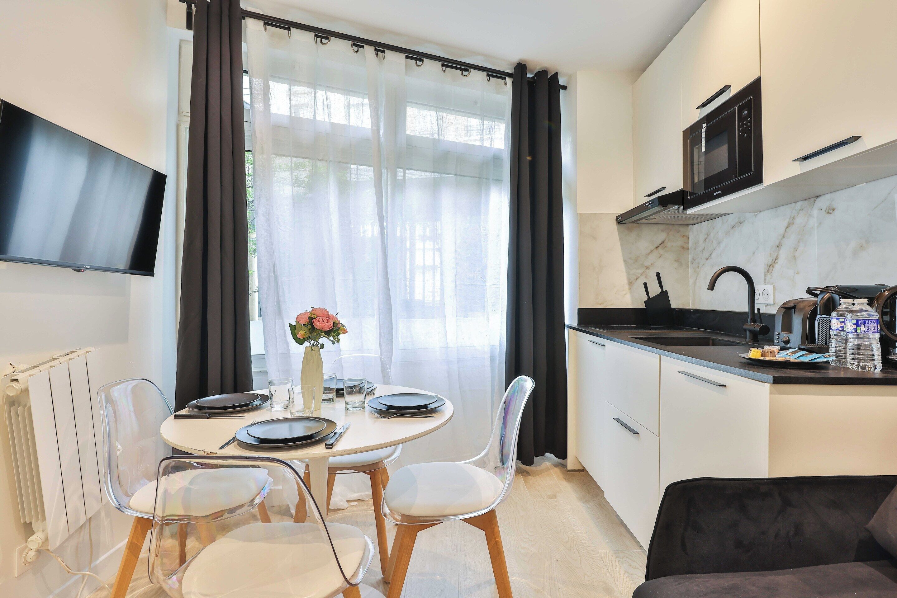 Apartment | Dining