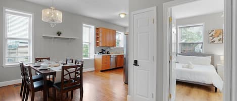 Basic Apartment | In-room dining