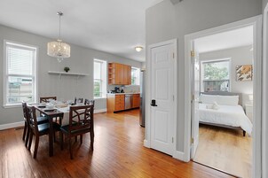 基础公寓 | 客房内用餐