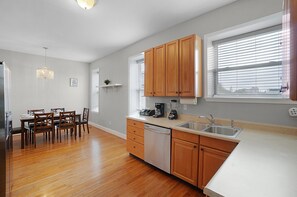 Basic Apartment | Private kitchen - Spacious 3-Bedroom with King Bed (St. Louis)