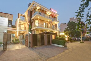 Front of property - evening/night - Hotel 91 Medanta (Gurugram)