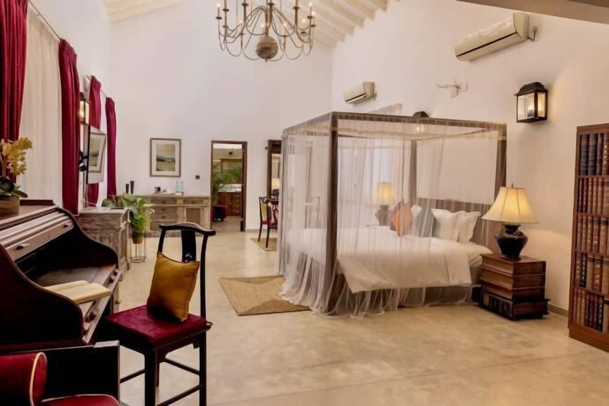 Frigobar, cofres nos quartos, Wi-Fi de cortesia, roupa de cama