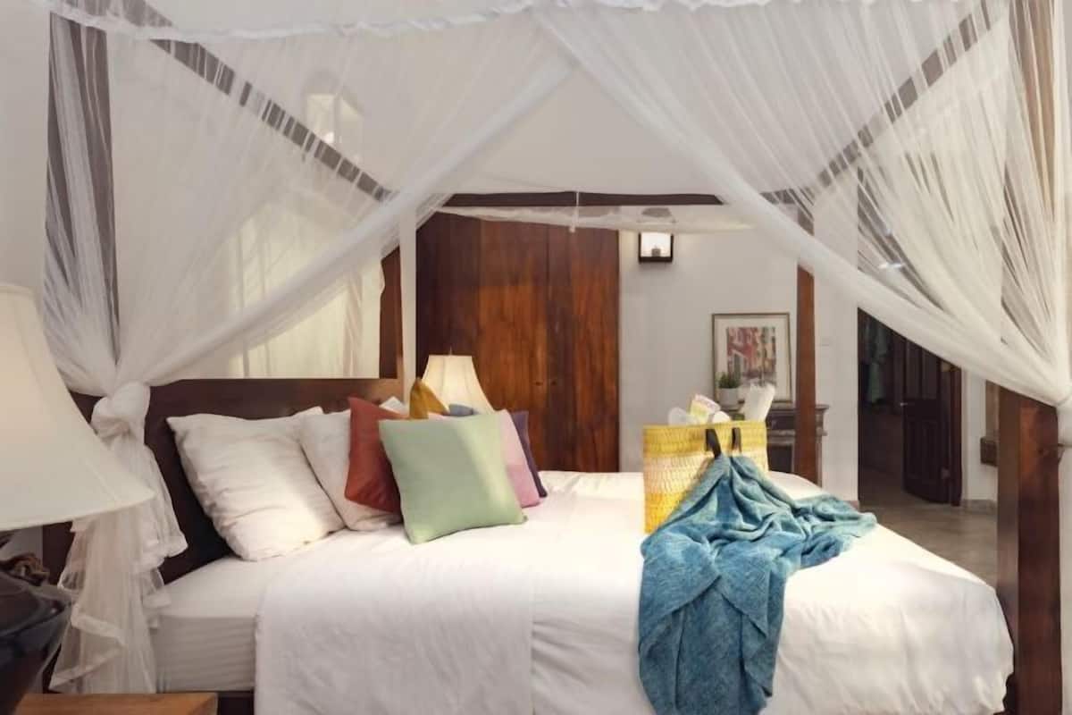 Frigobar, cofres nos quartos, Wi-Fi de cortesia, roupa de cama