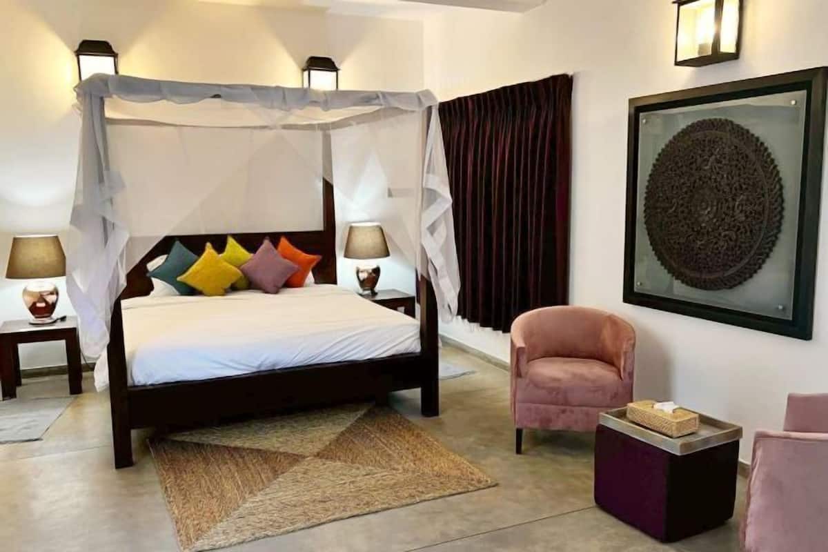 Frigobar, cofres nos quartos, Wi-Fi de cortesia, roupa de cama